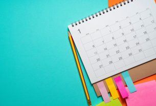 Fériés, ponts, vacances : et si vous adaptiez votre social media au rythme de l’année ?