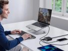 MacBook en travail hybride : faut-il laisser un chargeur au bureau et un autre à la maison ?
